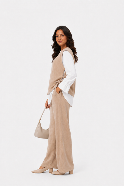 Beige Dreiteiler